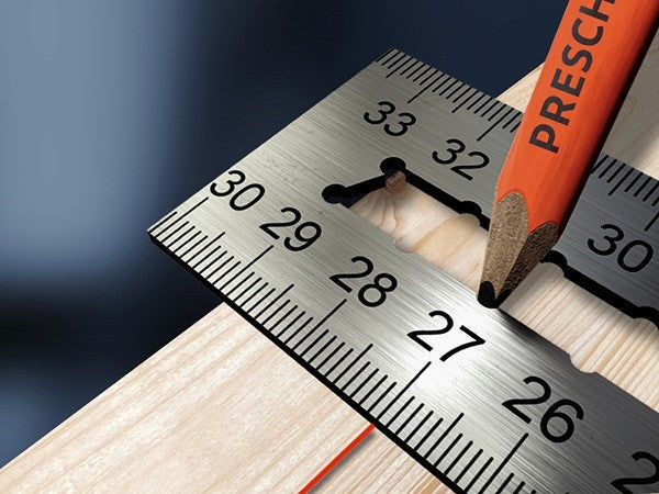PRESCH Anschlagwinkel 300mm mit Präzisionsmarkierungen und Bleistift auf Holzoberfläche