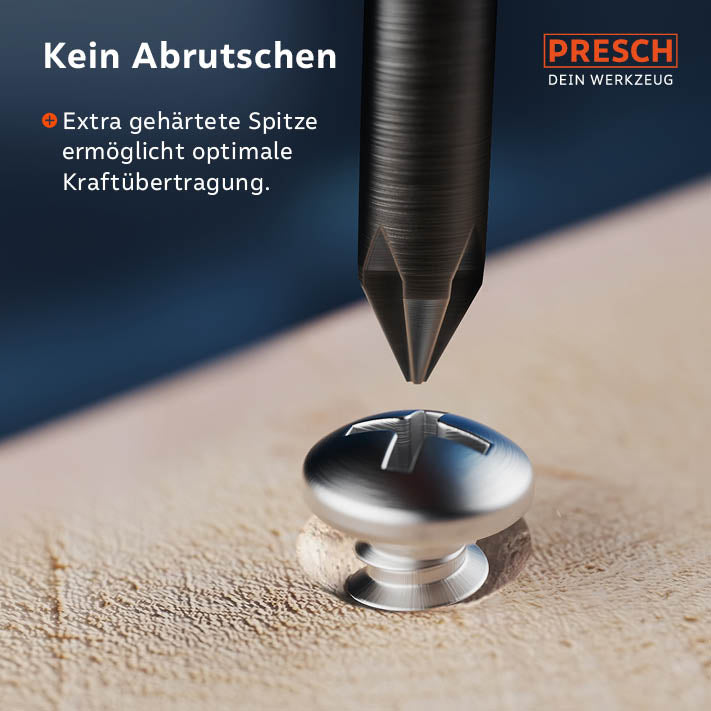 Makroaufnahme einer extra gehärteten Schraubendreher-Spitze kurz vor dem Ansetzen in einer Kreuzschlitzschraube für optimale Kraftübertragung.