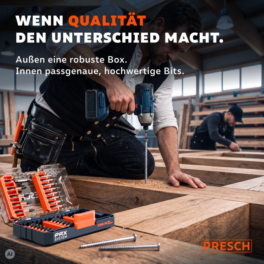 Zimmerer arbeitet mit dem Schlagschrauber an einer Holzkonstruktion, die Bitbox liegt griffbereit