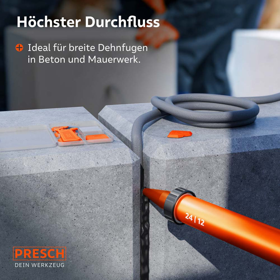 De PRESCH Beutelpresse in gebruik bij het afdichten van een brede uitzettingsvoeg in massief beton; de constructie maakt een maximale materiaalstroom mogelijk, ideaal voor grootschalige werkzaamheden in het metselwerk.