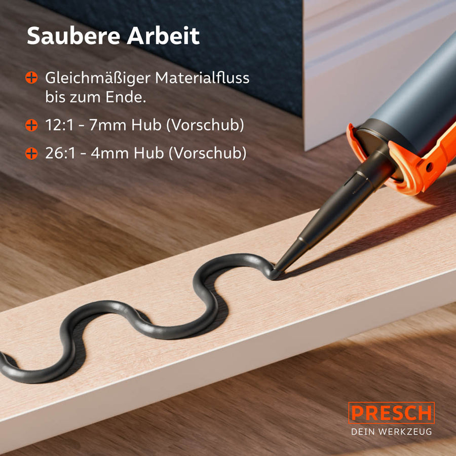 Ein direkter Vergleich des Materialauftrags zeigt den Unterschied im Vorschub: 7mm Hub bei der 12:1 Presse für schnelles Arbeiten und 4mm Hub bei der 26:1 Presse für maximale Kontrolle bei zähen Klebern.