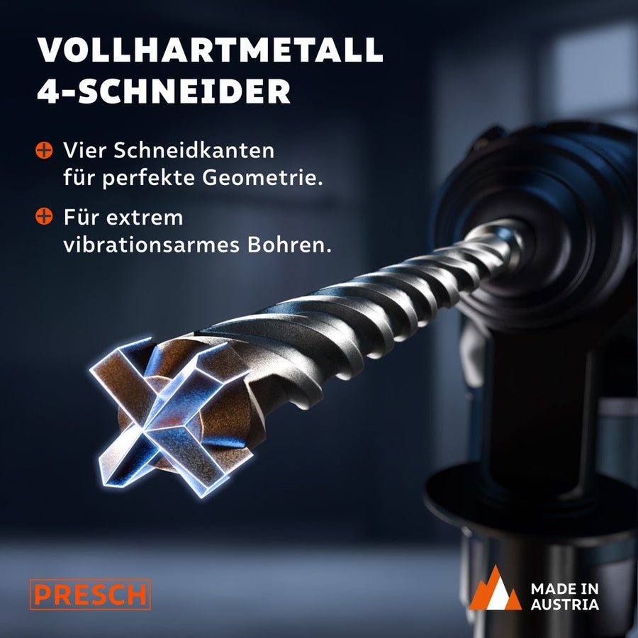 Nahaufnahme der Vollhartmetall-4-Schneider-Spitze eines SDS-Plus Hammerbohrers im SDS-Futter – vier Schneidkanten mit blau leuchtendem Querschnitt