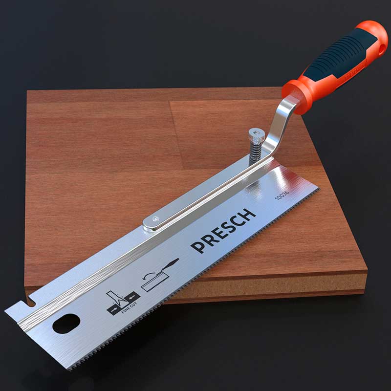 Feinsäge von PRESCH auf Holzbrett, Handsäge, Präzisionssäge.