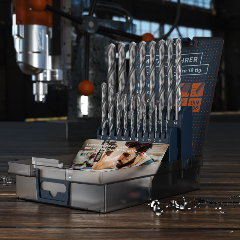 PRESCH HSS-boor Set Pro 19-delig in metalen cassette op werkbank met boormachine op de achtergrond