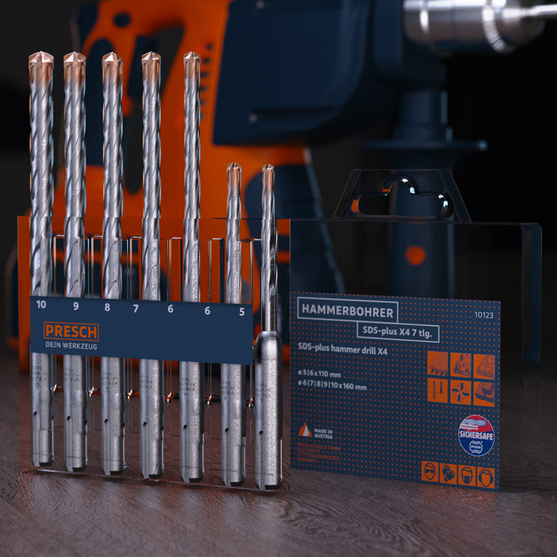 PRESCH SDS Hammerbohrer Set mit siebenteiligem Bohrersatz und robustem Metallgehäuse im Vordergrund, Bohrwerkzeug und Zubehör im Hintergrund