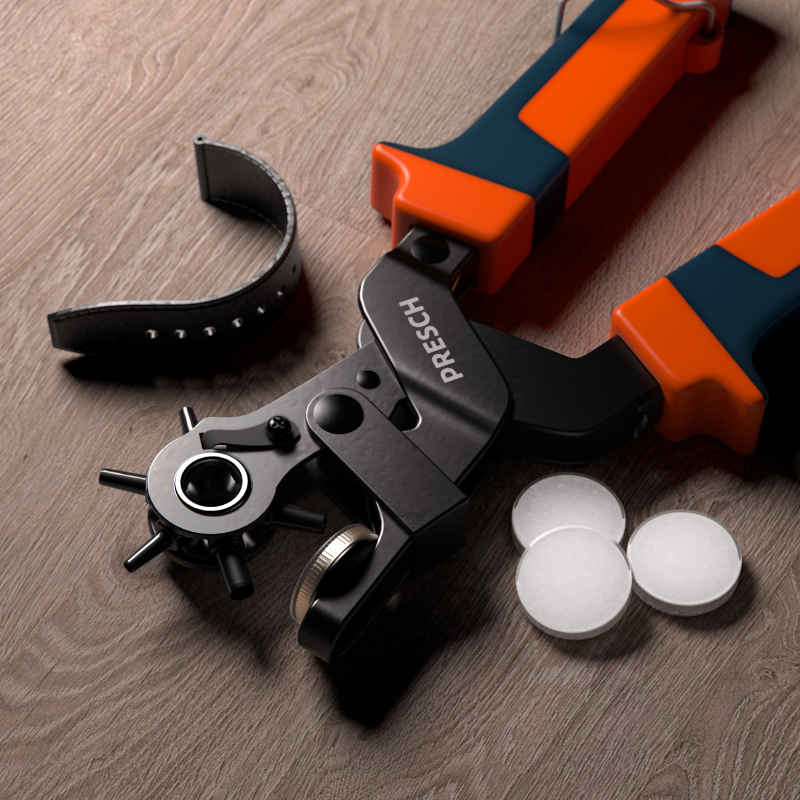 Presch Lochstanzer auf Holzuntergrund mit Lederriemen und austauschbaren Lochpfeifen.