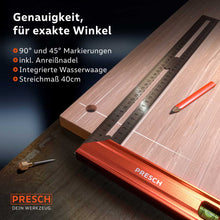 PRESCH Anschlagwinkel 400mm mit Markierungen und integrierter Wasserwaage auf Holzoberfläche neben Anreißnadel und Bleistift