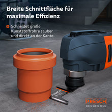 Maximale Effizienz bei großen Werkstücken: Das breite 40mm Sägeblatt beim sauberen Kappen eines Kunststoff-Abflussrohrs direkt an der Kante.