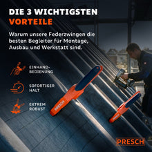 Zwei Federzwingen halten eine Dachbahn, während ein Handwerker sie auf dem Dach montiert.