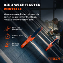 Zwei Federzwingen halten eine Dachbahn, während ein Handwerker sie auf dem Dach montiert.