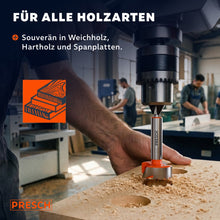 Bohrer setzt an einer Holzplatte an, Symbol zeigt Eignung für Weichholz, Hartholz und Spanplatten.