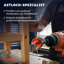 Handwerker bohrt ein Astloch sauber aus und hält den passenden Holzdübel zum Verschließen bereit.
