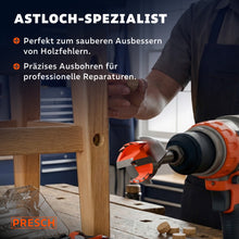 Handwerker bohrt ein Astloch sauber aus und hält den passenden Holzdübel zum Verschließen bereit.