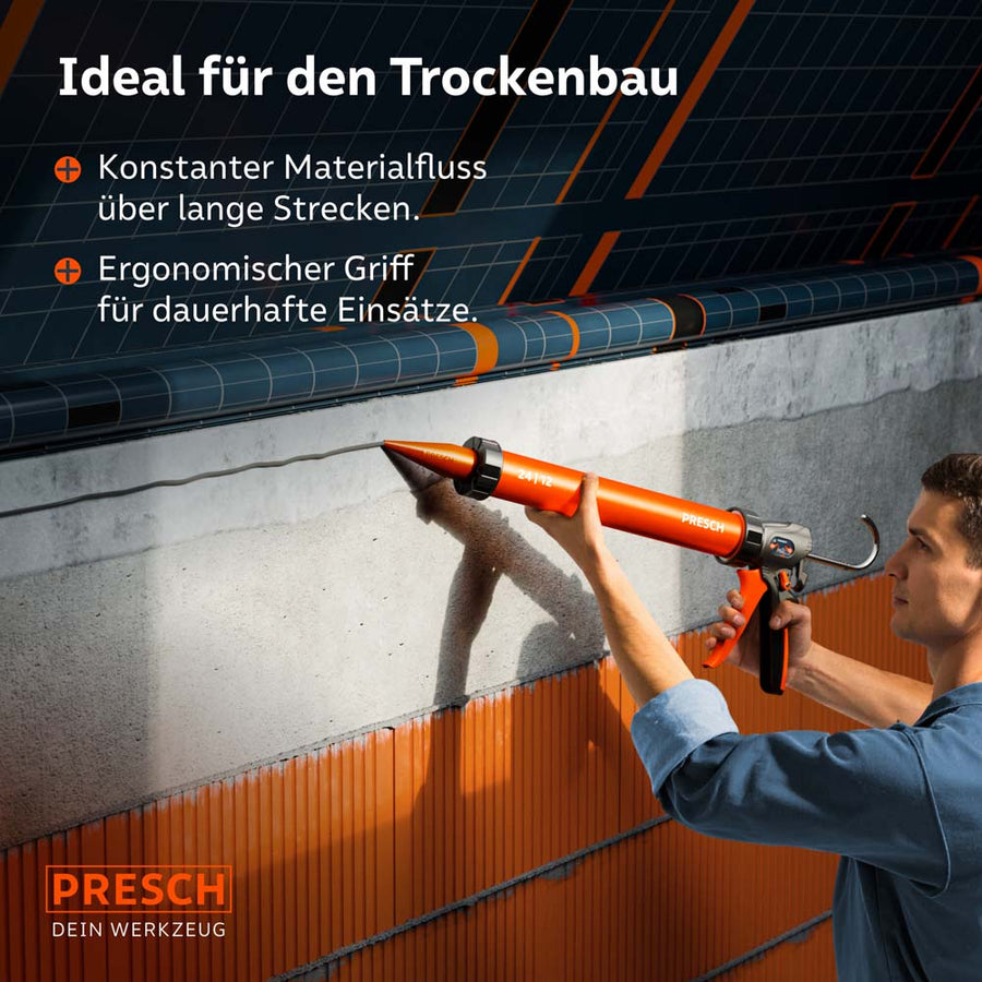 Een vakman gebruikt de PRESCH zakpers voor een constante materiaalkramp over een lange afstand op een droogmuur, ondersteund door het ergonomische handvat voor langdurig gebruik.