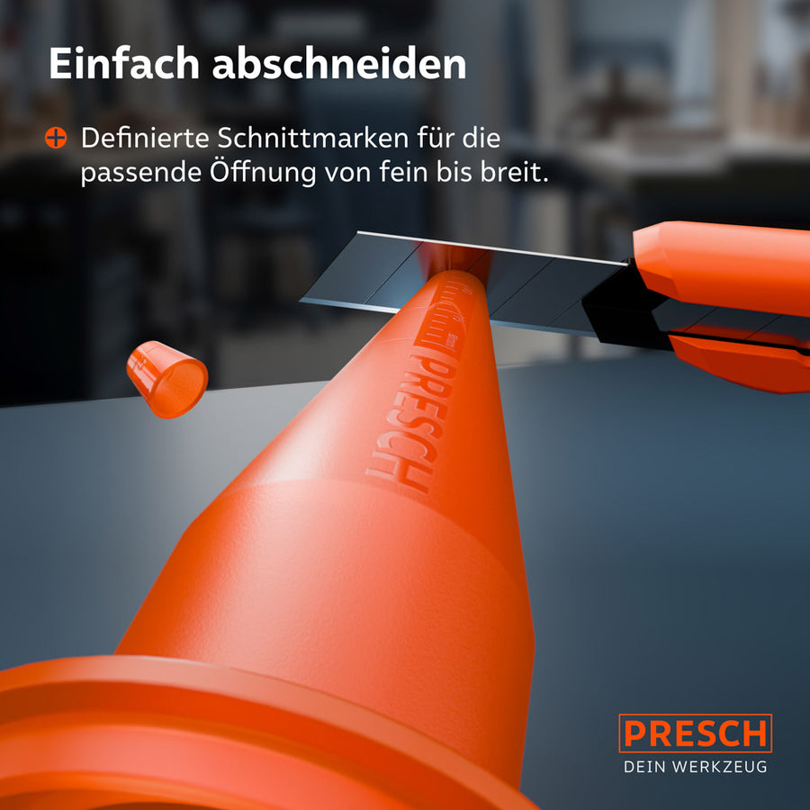 Demonstratie hoe de PRESCH zakpen tip met een snijmes wordt ingekort; de ingeprente snijlijnen en de schaal maken het mogelijk om de openinggrootte precies aan te passen aan de gewenste voegbreedte.