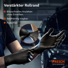 Nahaufnahme beim Anziehen: Verstärkter Rollrand verhindert Einreißen; puderfrei & beidhändig.
