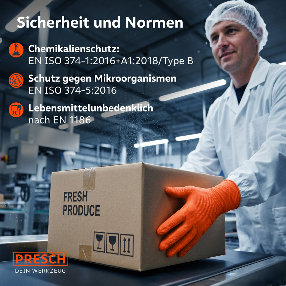 Sicherheit und Normen: Ein Mitarbeiter im weißen Kittel trägt orange Handschuhe beim Heben eines Kartons (Normen für Chemie & Lebensmittel).