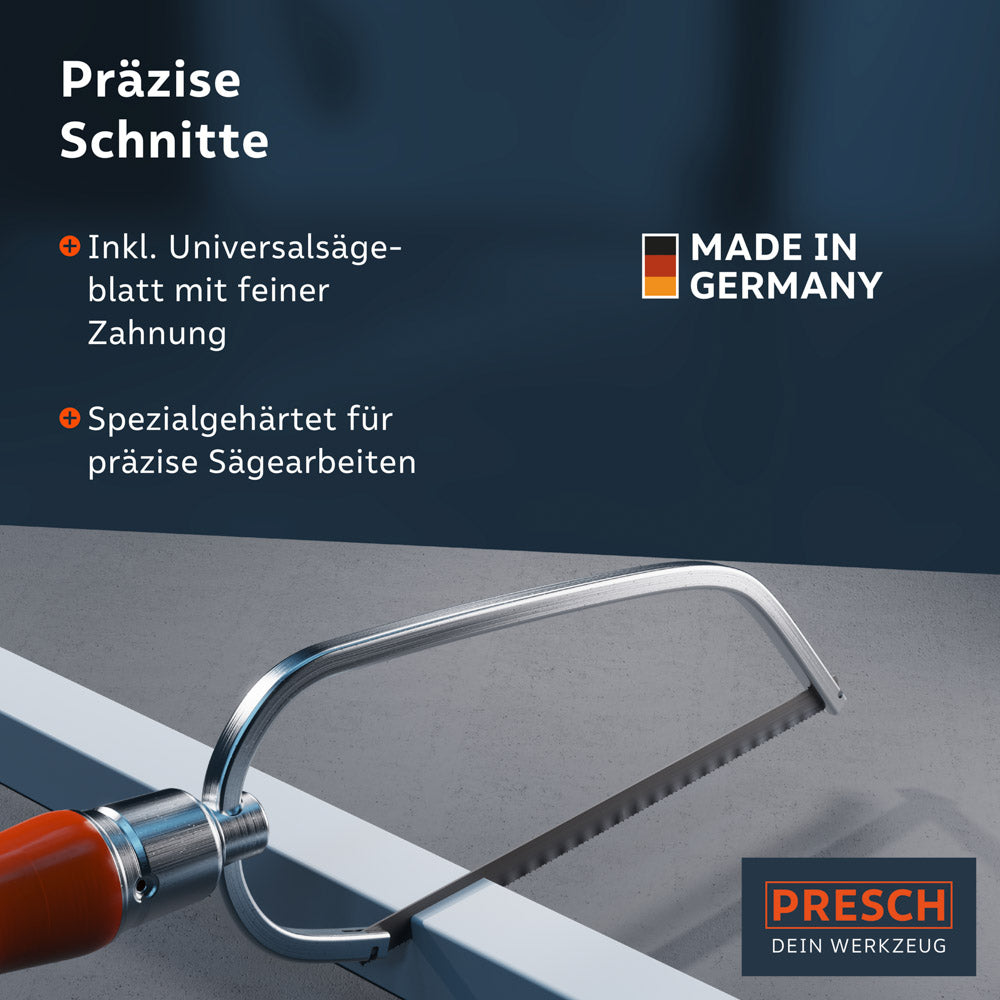 Close-up van de handzaag bij een precieze zaagsnede door een kunststofprofiel; fijne vertanding van het speciaal geharde zaagblad.
