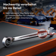 Detailweergave van een ratelmoersleutel op een werkbank. Een cirkelvormige vergroting benadrukt de duidelijk ingeprinte sleutelbreedte (hier 13 mm) op het matte satijnen oppervlak.