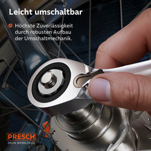 Nahaufnahme der Handhabung an einer Fahrradnabe: Der robuste Umschalthebel am Ringende ermöglicht einen schnellen Richtungswechsel mit nur einem Finger, ohne den Schlüssel vom Werkstück abnehmen zu müssen.