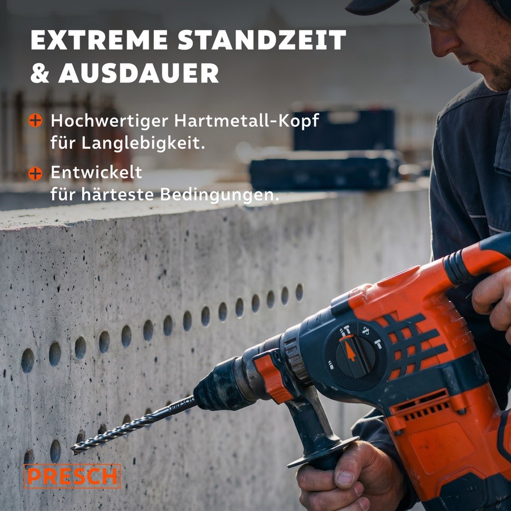 Handwerker bohrt mit orangefarbenem Bohrhammer und SDS-Plus Hammerbohrer eine Betonwand mit mehreren sauberen Bohrlöchern