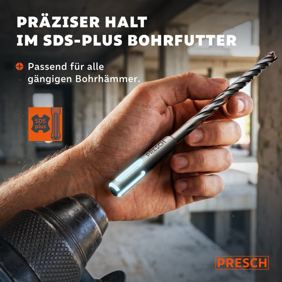 Main tenant un foret à percussion SDS-Plus avec une tige lumineuse devant un mandrin de marteau perforateur - adapté à tous les marteaux perforateurs courants