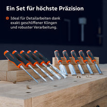 Le jeu complet de 10 pièces présenté de façon claire sur un établi ; idéal pour tous les projets en bois grâce à des lames exactement affûtées de différentes largeurs.