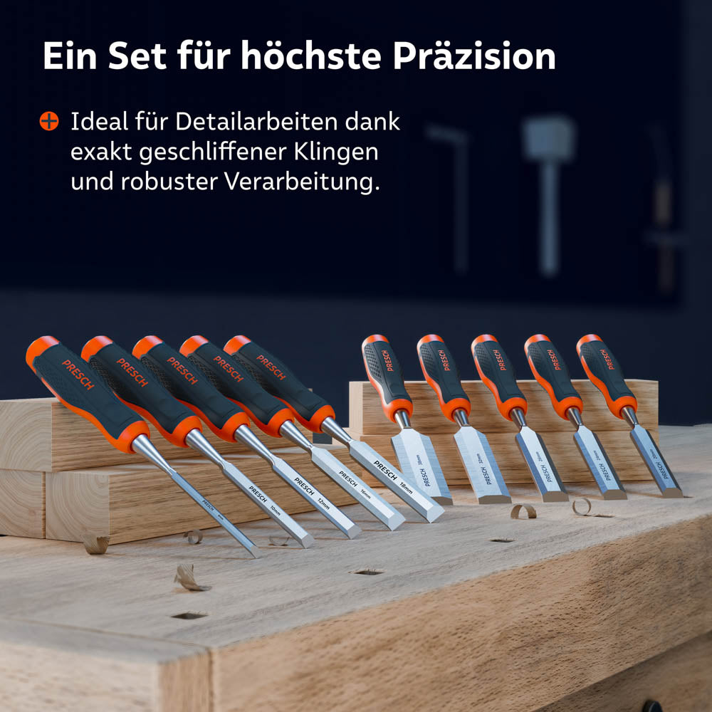 Das komplette 10-teilige Set übersichtlich auf einer Werkbank präsentiert; ideal für alle Holzprojekte dank exakt geschliffener Klingen in verschiedenen Breiten.