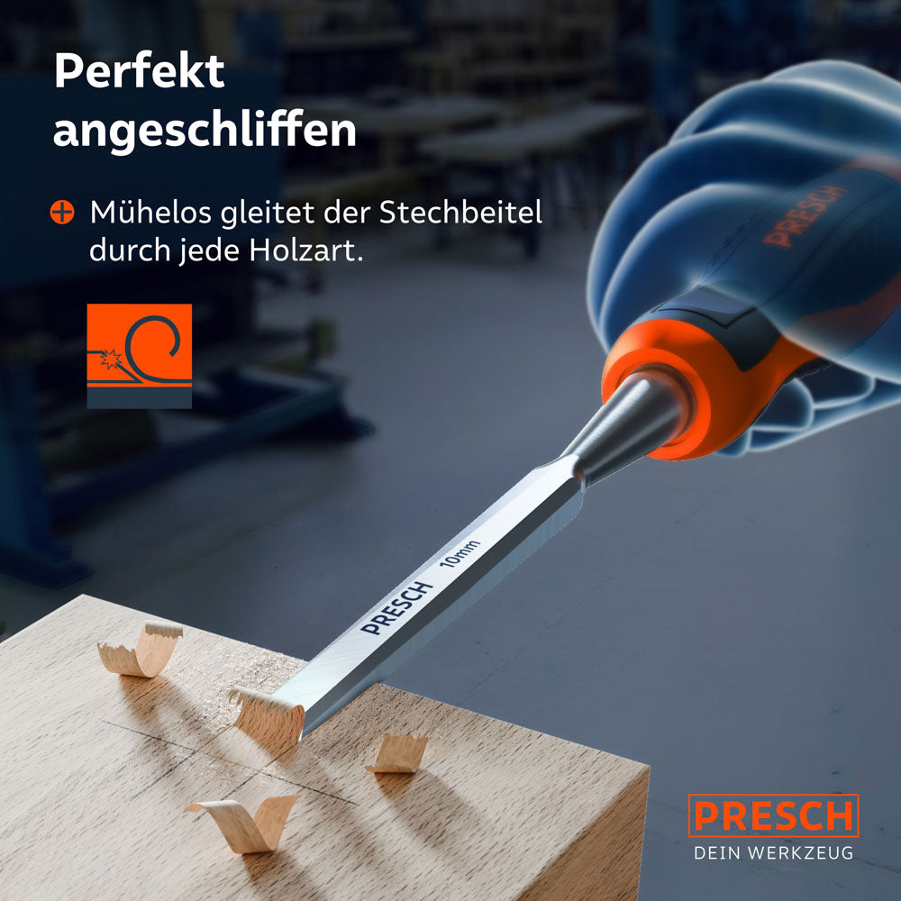 Anwendungsbeispiel: Der scharf angeschliffene 10mm Stechbeitel gleitet mühelos durch das Holz und erzeugt saubere Späne bei der Ausarbeitung. 