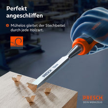 Anwendungsbeispiel: Der scharfe 12mm Stechbeitel gleitet mühelos durch das Holz und erzeugt saubere Späne bei der Oberflächenbearbeitung.