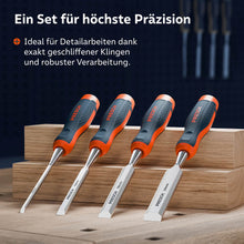 De vier stempeltangen van de set decoratief op houten blokken geplaatst; ideaal voor detailwerk dankzij exact geslepen bladen en robuuste verwerking.
