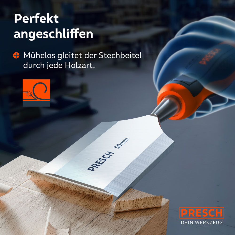 Anwendungsbeispiel: Der scharf angeschliffene 50mm Stechbeitel gleitet mühelos durch das Holz und erzeugt breite, saubere Späne bei der Flächenbearbeitung.
