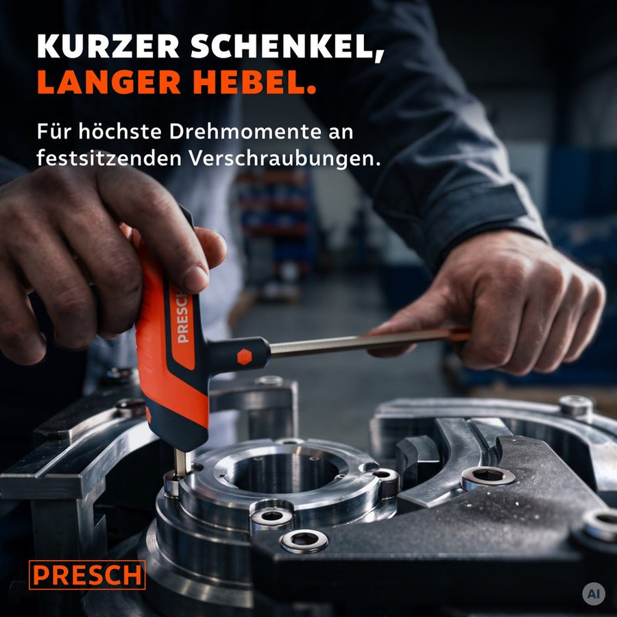 Hand zieht mit einem T-Griff Innensechskantschlüssel eine Schraube am Maschinengehäuse an