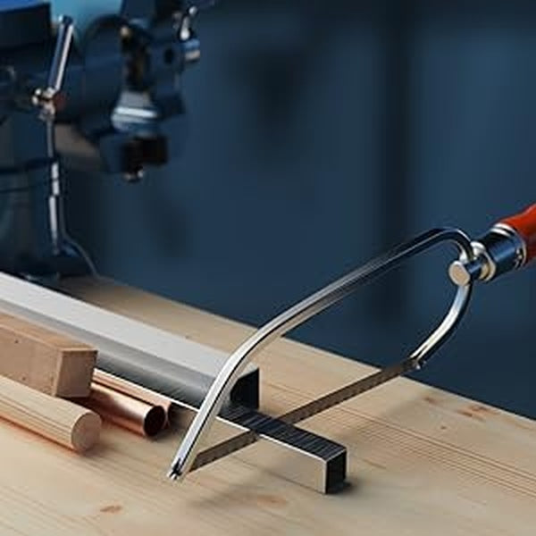 PRESCH Taschensäge 150mm mit Metallsägeblatt und Holzgriff auf Werkbank
