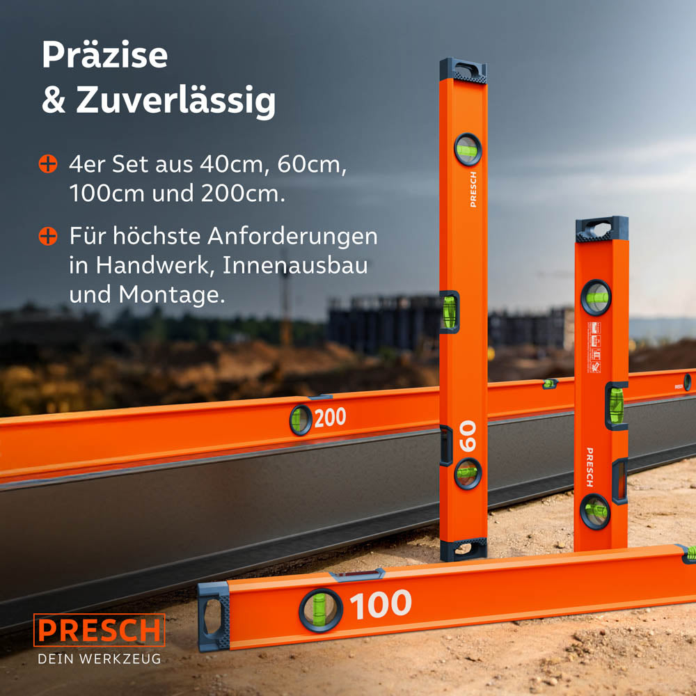 Die vier Wasserwaagen des Sets werden auf einer Baustelle auf einem Stahlträger und im Sand präsentiert, um ihre Robustheit und Eignung für höchste Anforderungen im Handwerk und Innenausbau zu verdeutlichen.