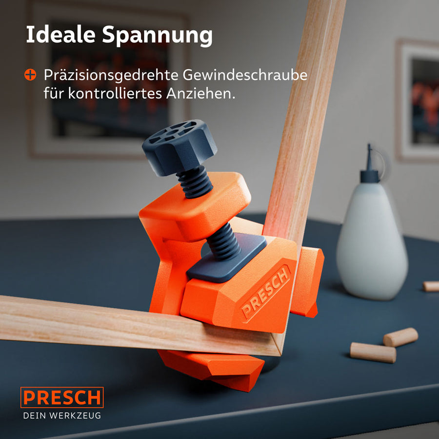 Detailansicht: Ein Winkelspanner fixiert zwei auf Gehrung geschnittene Holzleisten. Die präzisionsgedrehte Gewindeschraube mit ergonomischem Griff ermöglicht ein kontrolliertes Anziehen beim Verleimen.