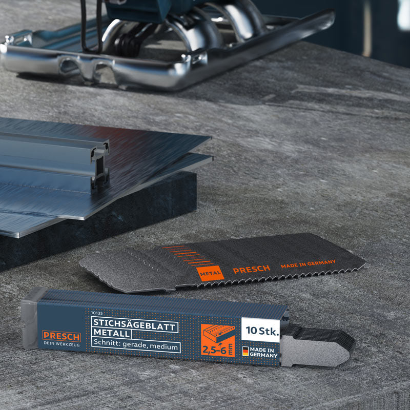 PRESCH Decoupeerzaagbladen voor hout met verschillende vertandingen op een werkbank, zaagbladsets voor nauwkeurige zaagsneden in houtmaterialen.